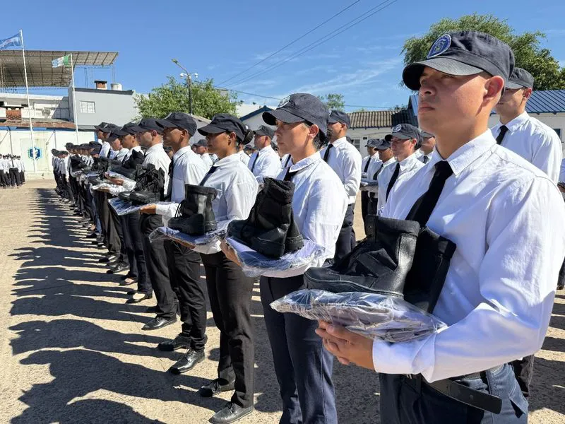 Indumentaria a agentes de policia 3
