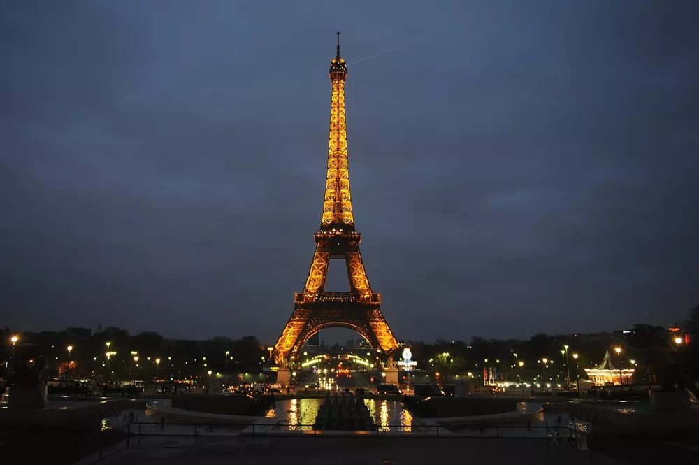 La Torre Eiffel se apagará más temprano para ahorrar energía