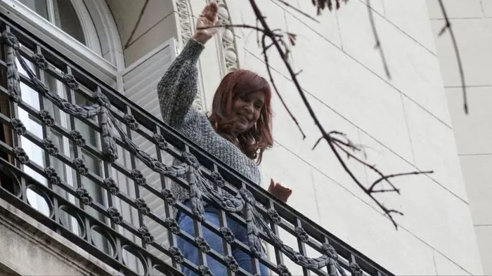 Cristina en el Balcon