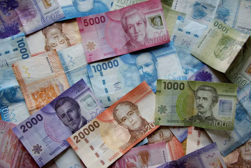 Dinero-chileno-2-1024x684