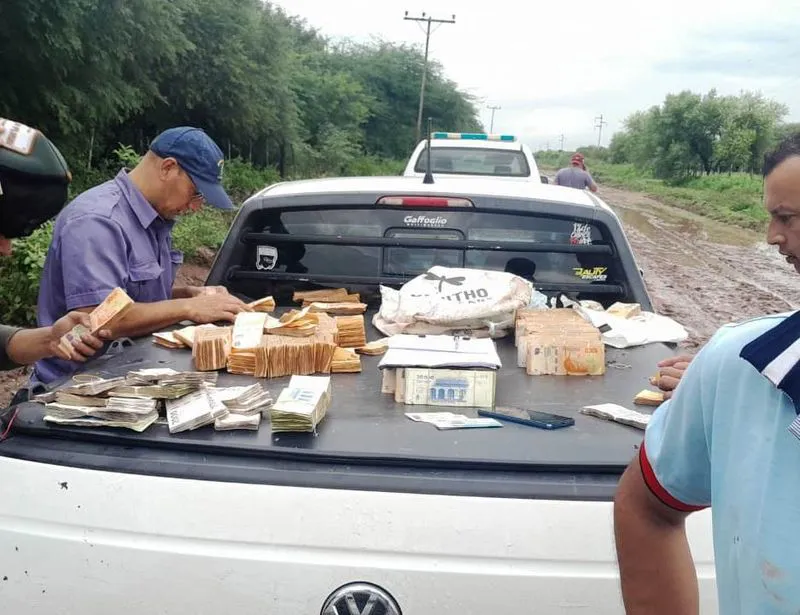 Camioneta y dinero